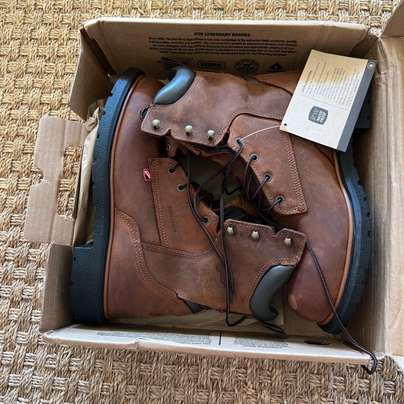 Red Wing Men’s Dynaforce Steel Toe Boots - Picture 2 of 3